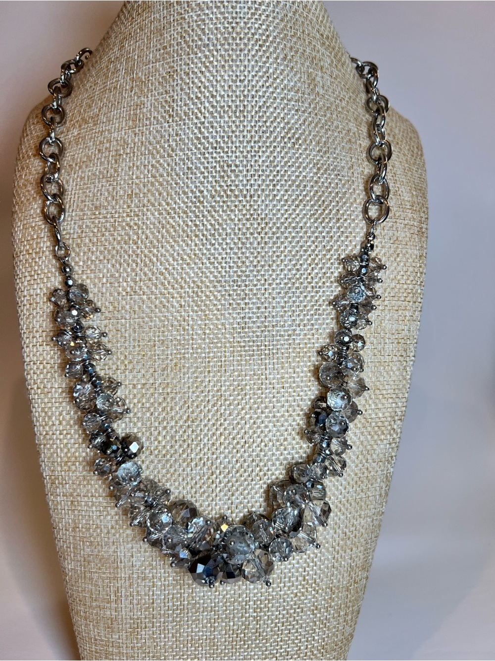 Simply Vera vera wang NWOT Silver chunky dense smokey crystal glass necklace - Picture 4 of 9